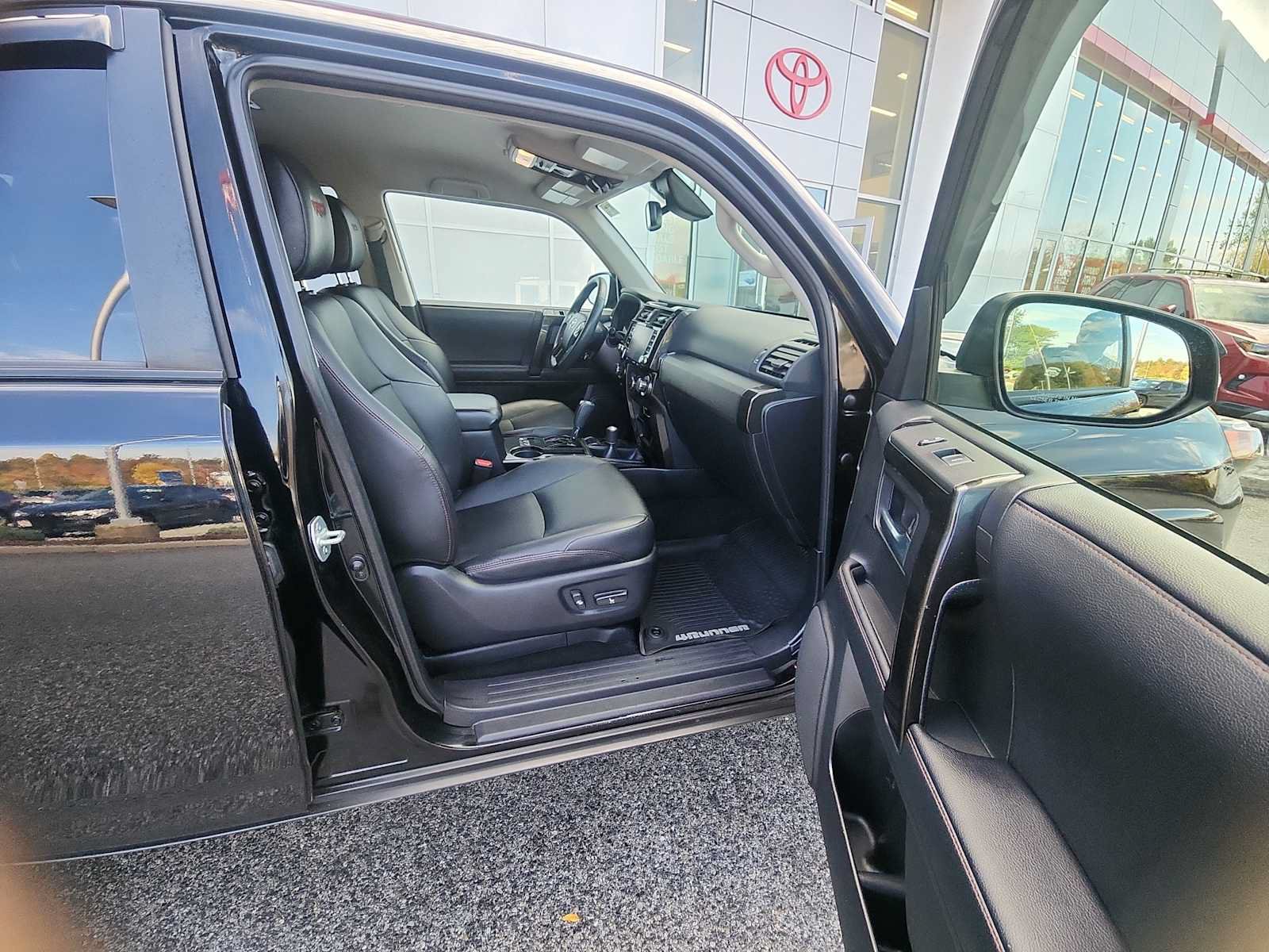Used 2020 Toyota 4Runner Venture AWD/4WD image 17