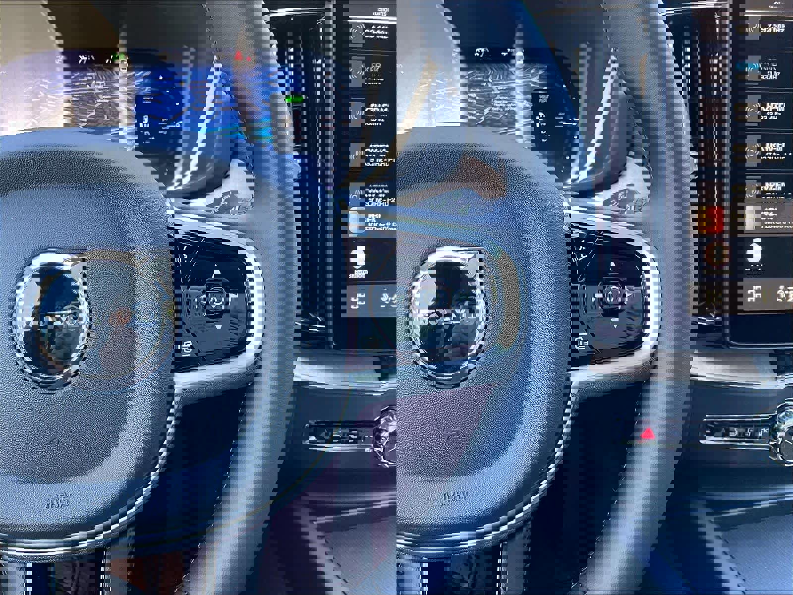 New 2026 Volvo XC60 T8 Plus w/ Protection Package Premier AWD/4WD image 18