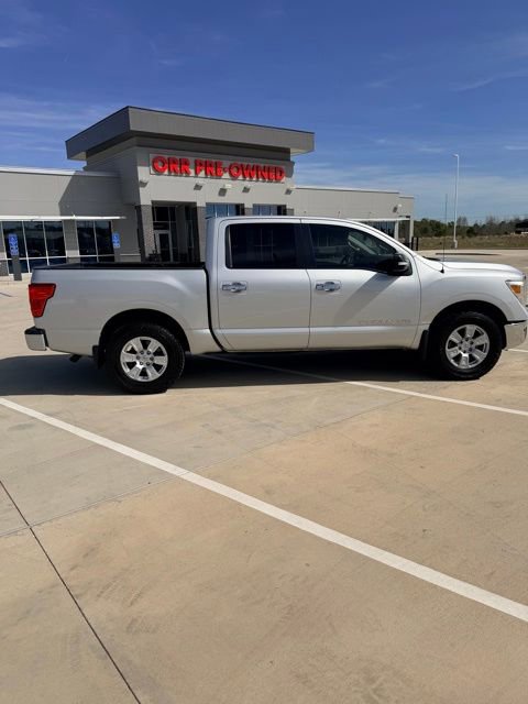 Used 2018 Nissan Titan SV w/ SV Convenience Package image 7