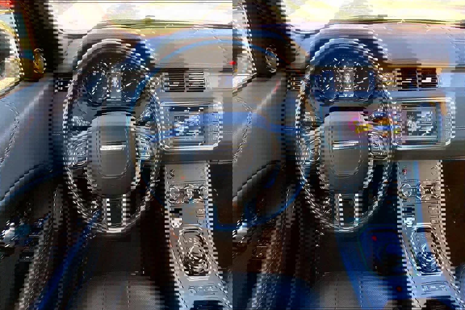 Used 2018 Land Rover Range Rover Evoque Landmark Edition image 6