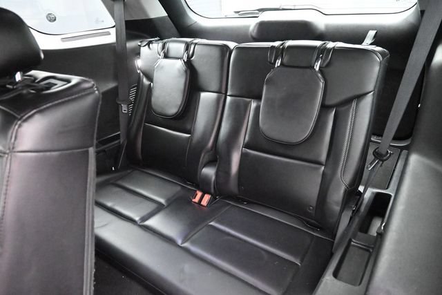 Used 2021 Ford Explorer XLT w/ Equipment Group 202A AWD/4WD image 18
