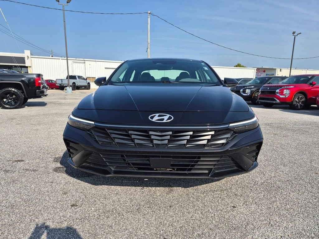 Used 2024 Hyundai Elantra SEL w/ Convenience Package FWD image 2