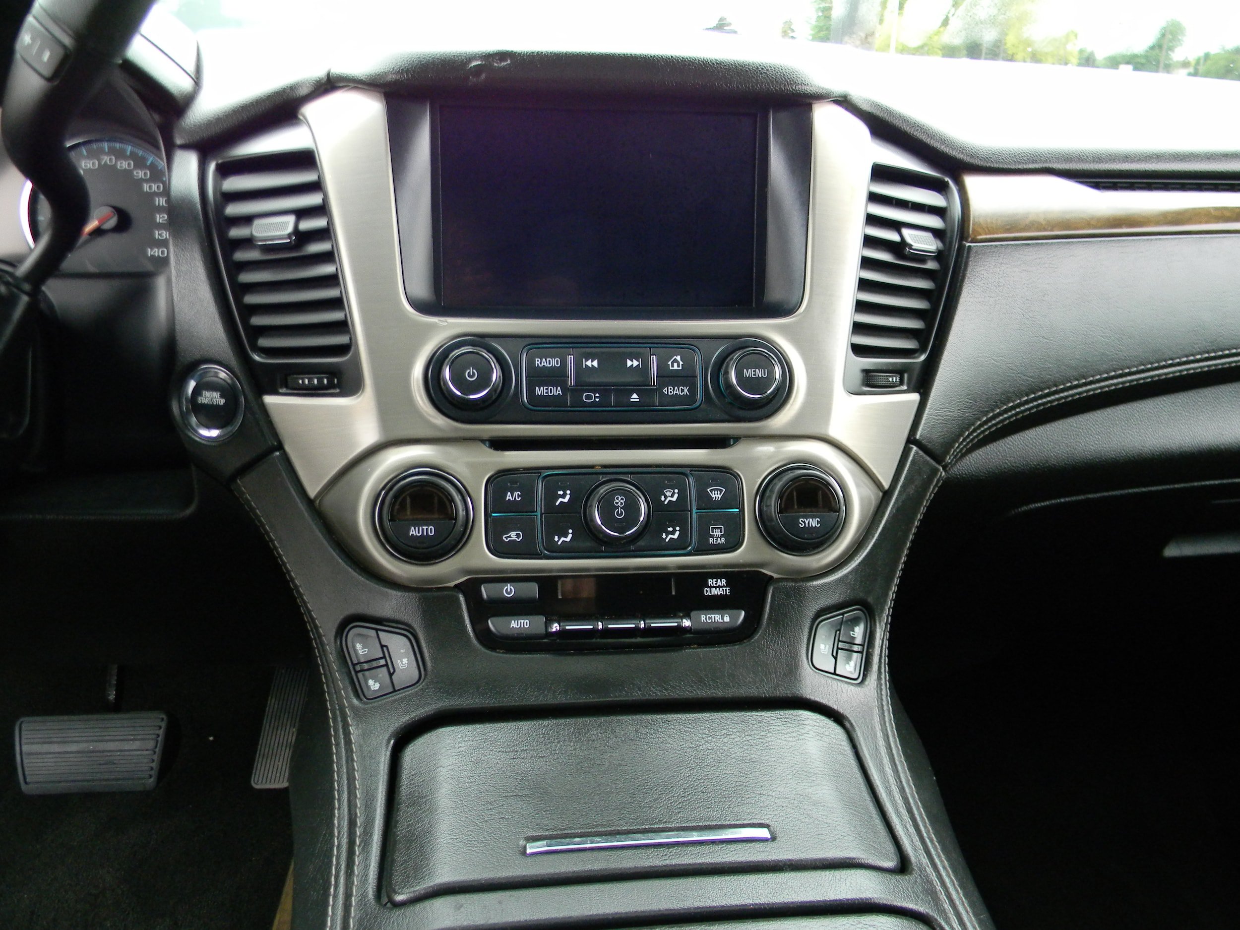 Used 2018 GMC Yukon XL Denali w/ Open Road Package image 10