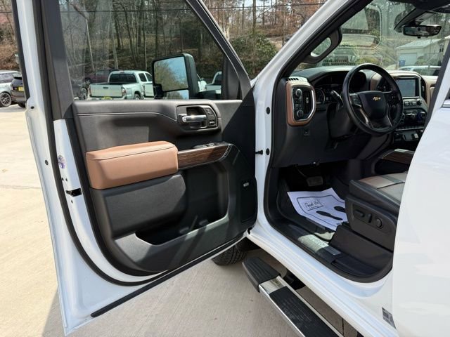 Used 2023 Chevrolet Silverado 3500 High Country AWD/4WD image 16
