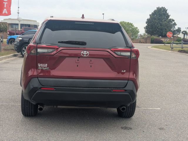 Used 2019 Toyota RAV4 LE FWD image 4