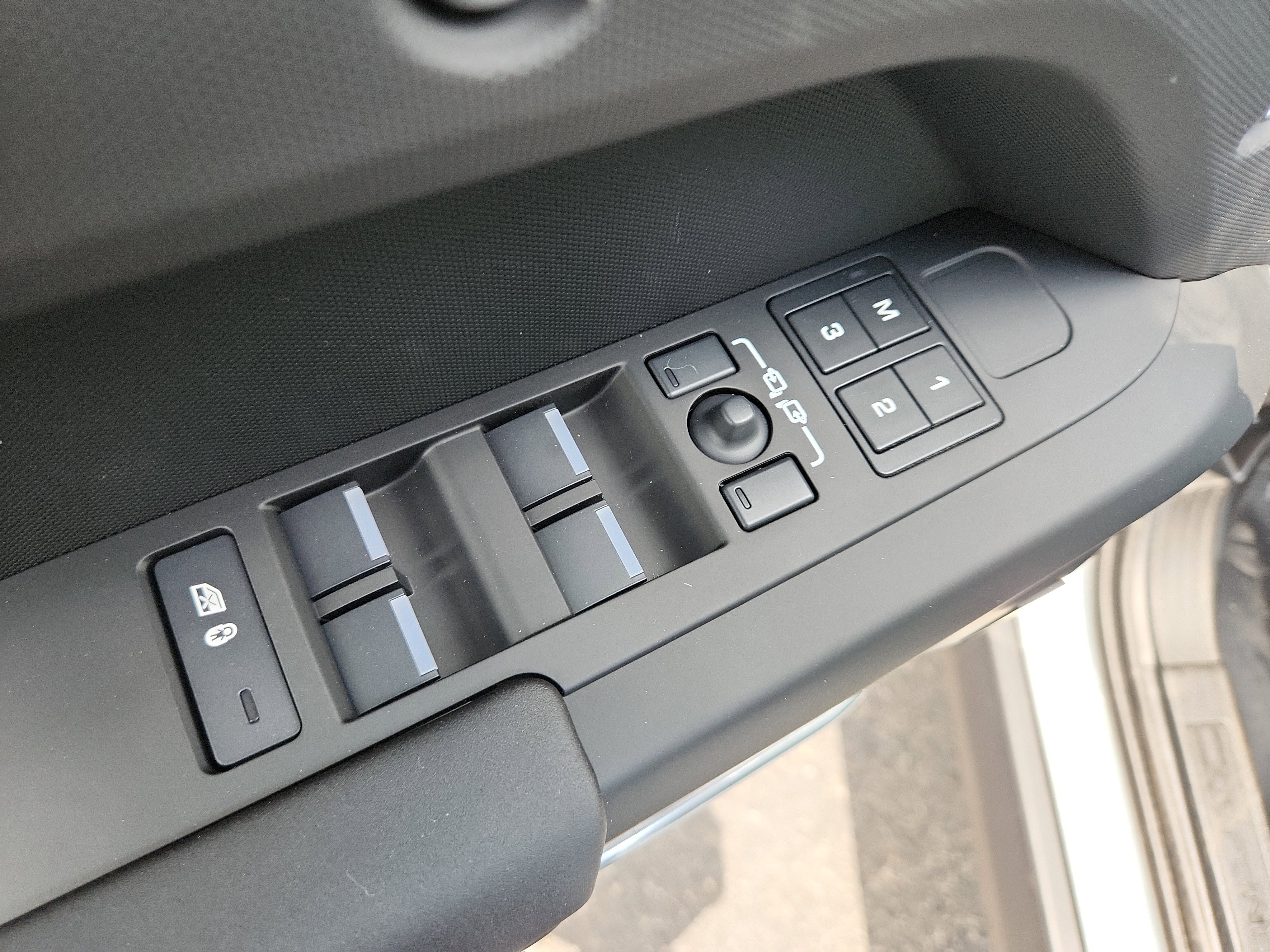 New 2025 Land Rover Defender 110 X-Dynamic SE image 11