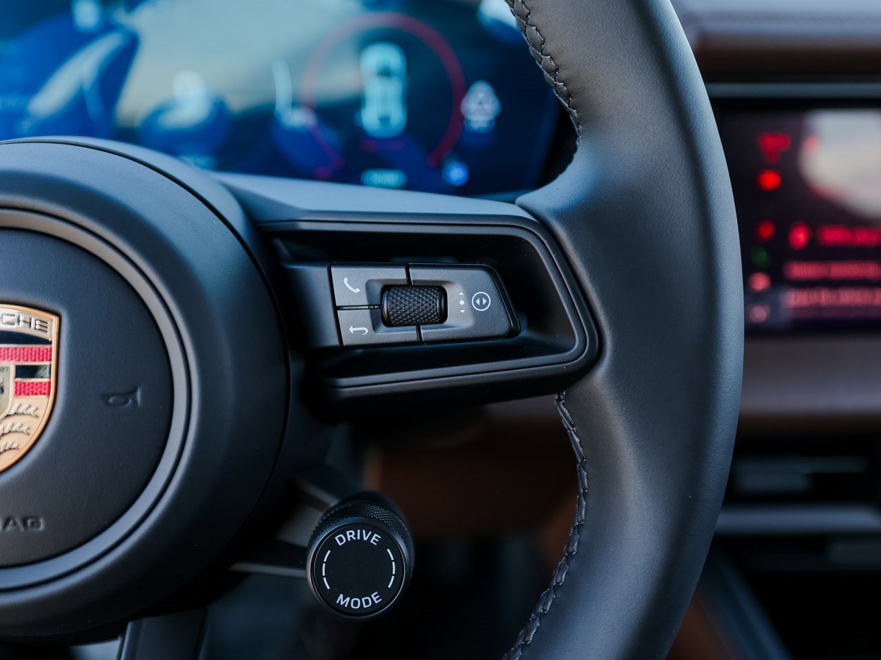 New 2025 Porsche Macan 4 Electric image 16