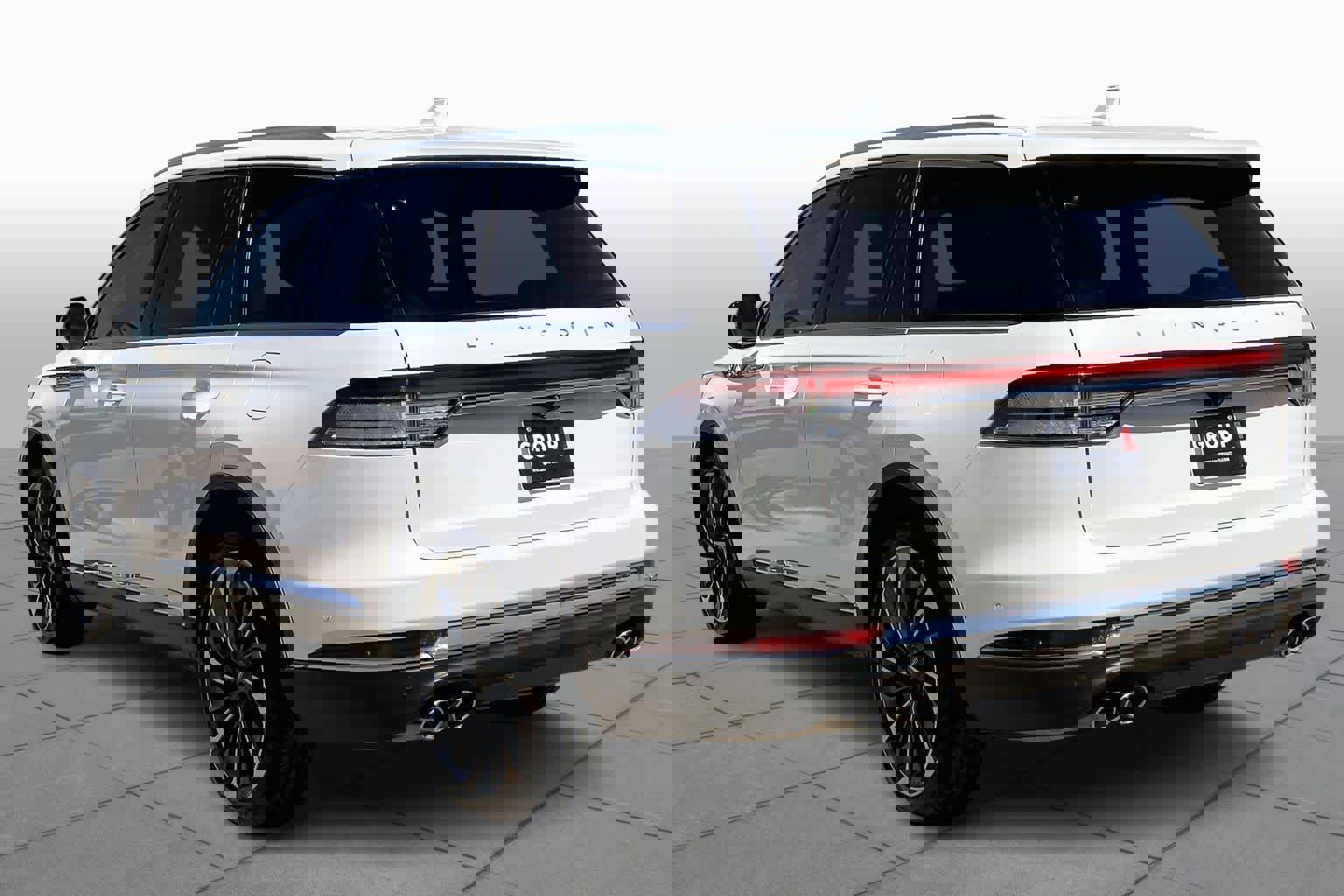 Used 2023 Lincoln Aviator Reserve w/ Equipment Group 201A image 12