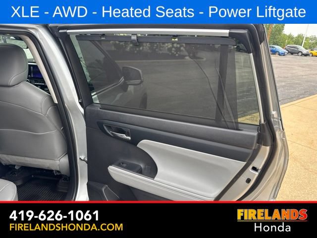 Used 2024 Toyota Highlander XLE AWD/4WD image 44
