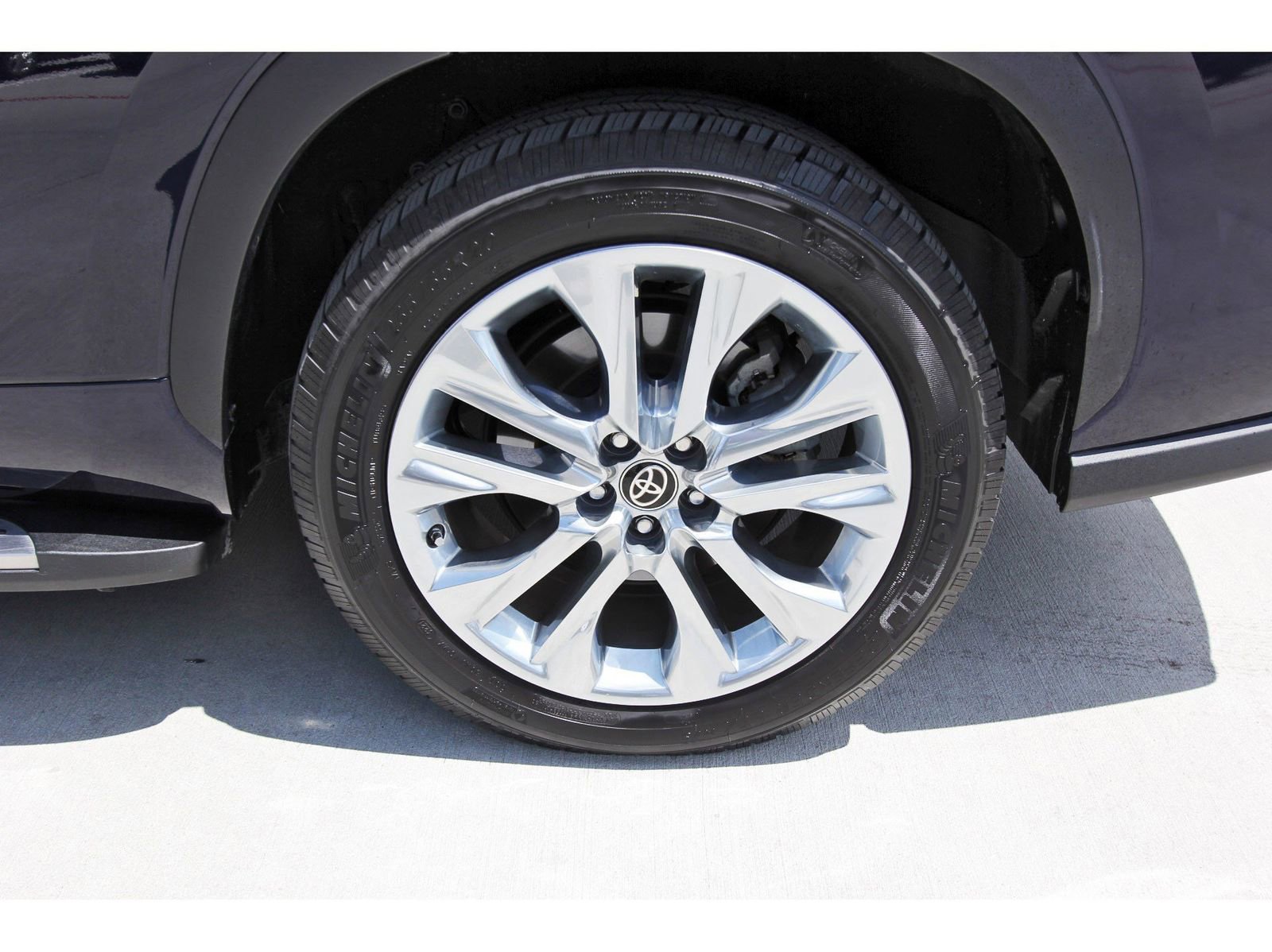 Used 2022 Toyota Highlander Limited FWD image 30