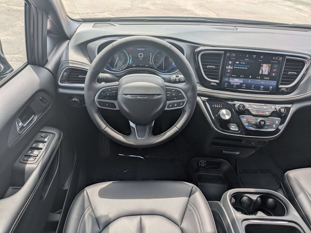 New 2027 Chrysler Pacifica Select FWD image 16