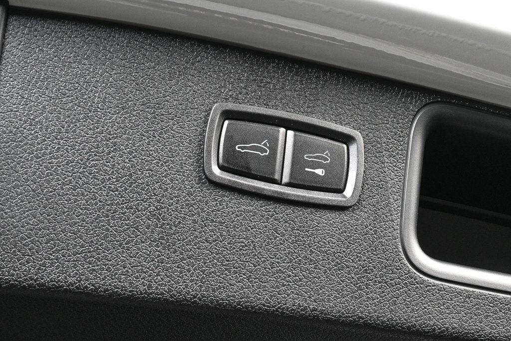 Certified 2026 Porsche Macan AWD/4WD image 32