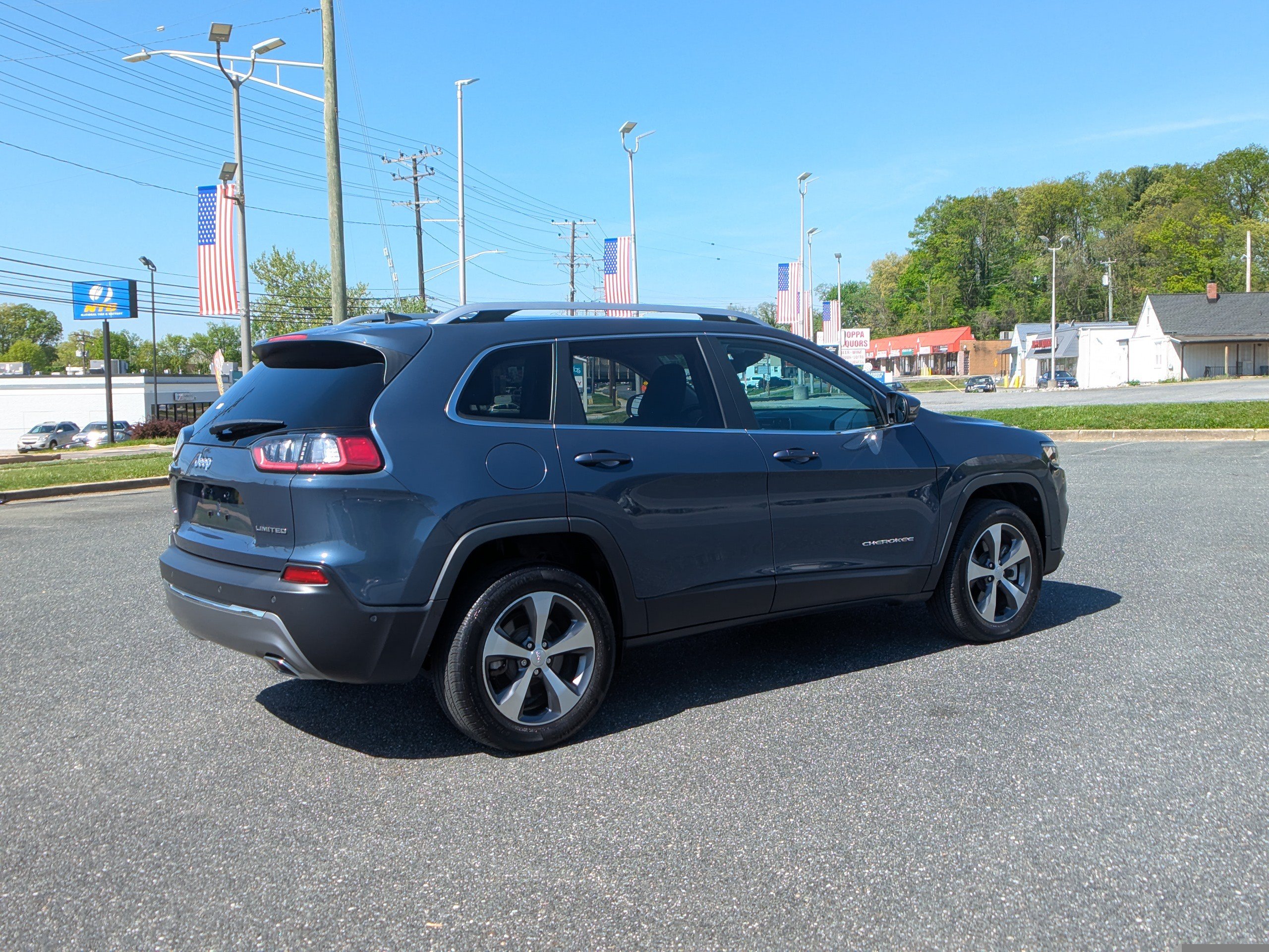 Used 2021 Jeep Cherokee Limited AWD/4WD image 10