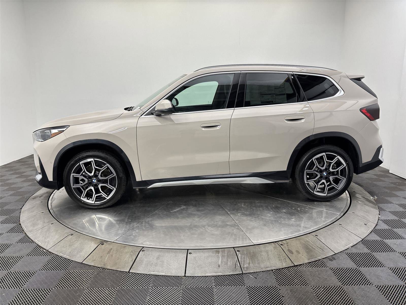 New 2026 BMW X1 xDrive28i w/ Convenience Package AWD/4WD image 16