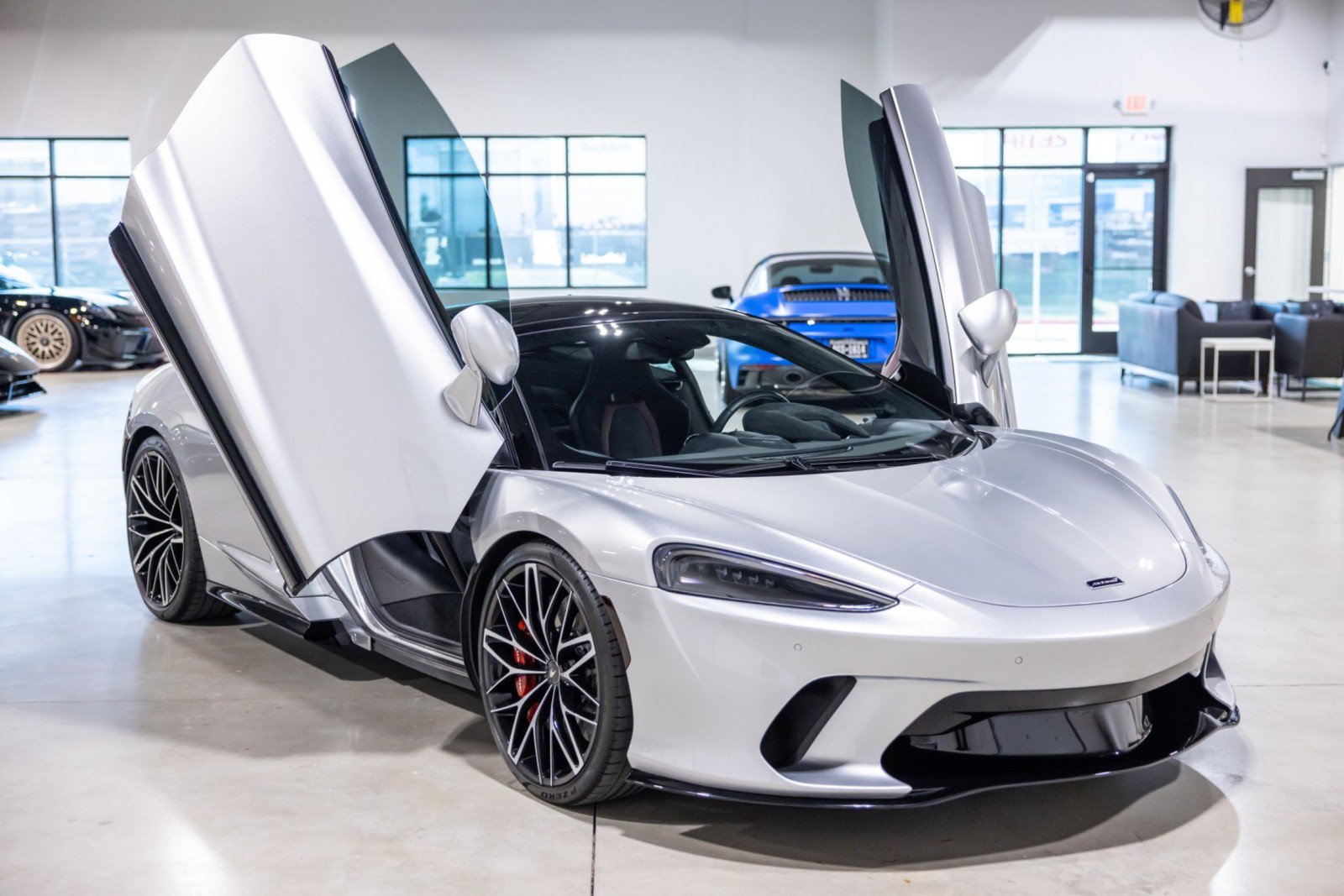 Used 2022 McLaren GT RWD image 10