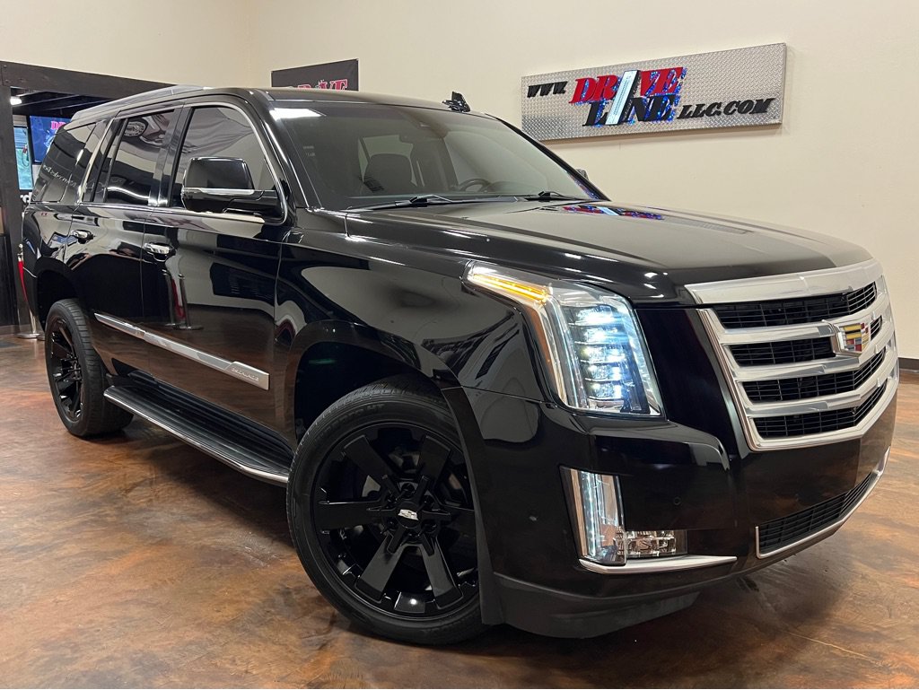 Used 2018 Cadillac Escalade Luxury RWD image 1