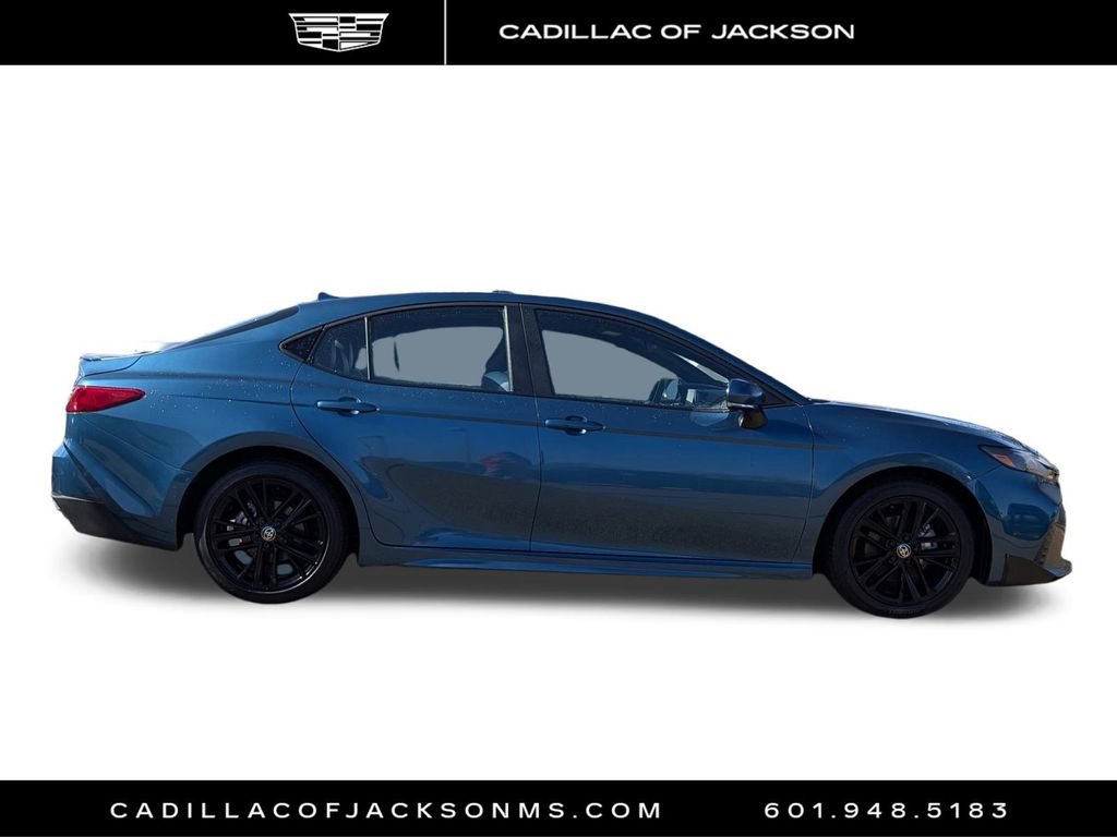 Used 2025 Toyota Camry SE image 5