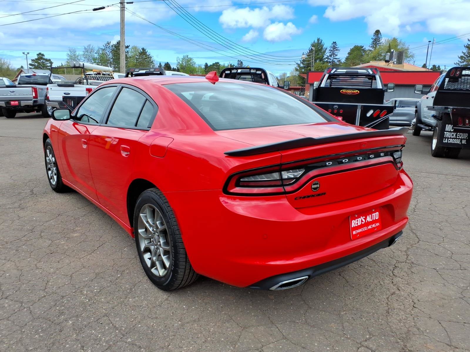 Used 2017 Dodge Charger SXT w/ AWD Plus Group image 3