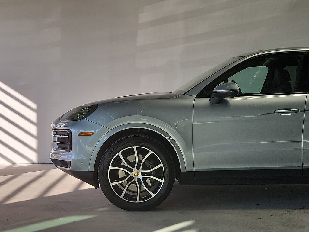 Used 2025 Porsche Cayenne image 6