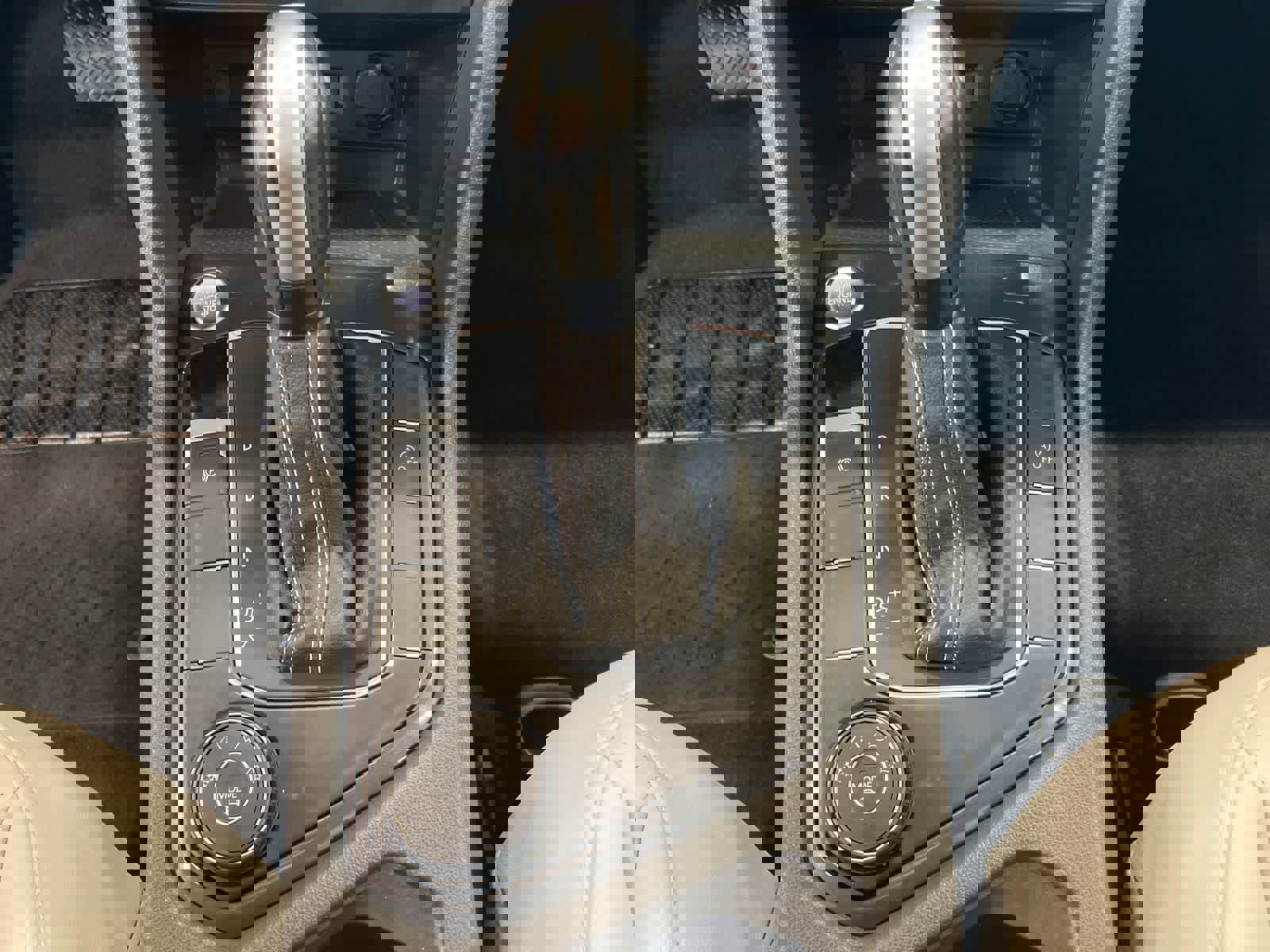 Used 2021 Volkswagen Tiguan SE image 15