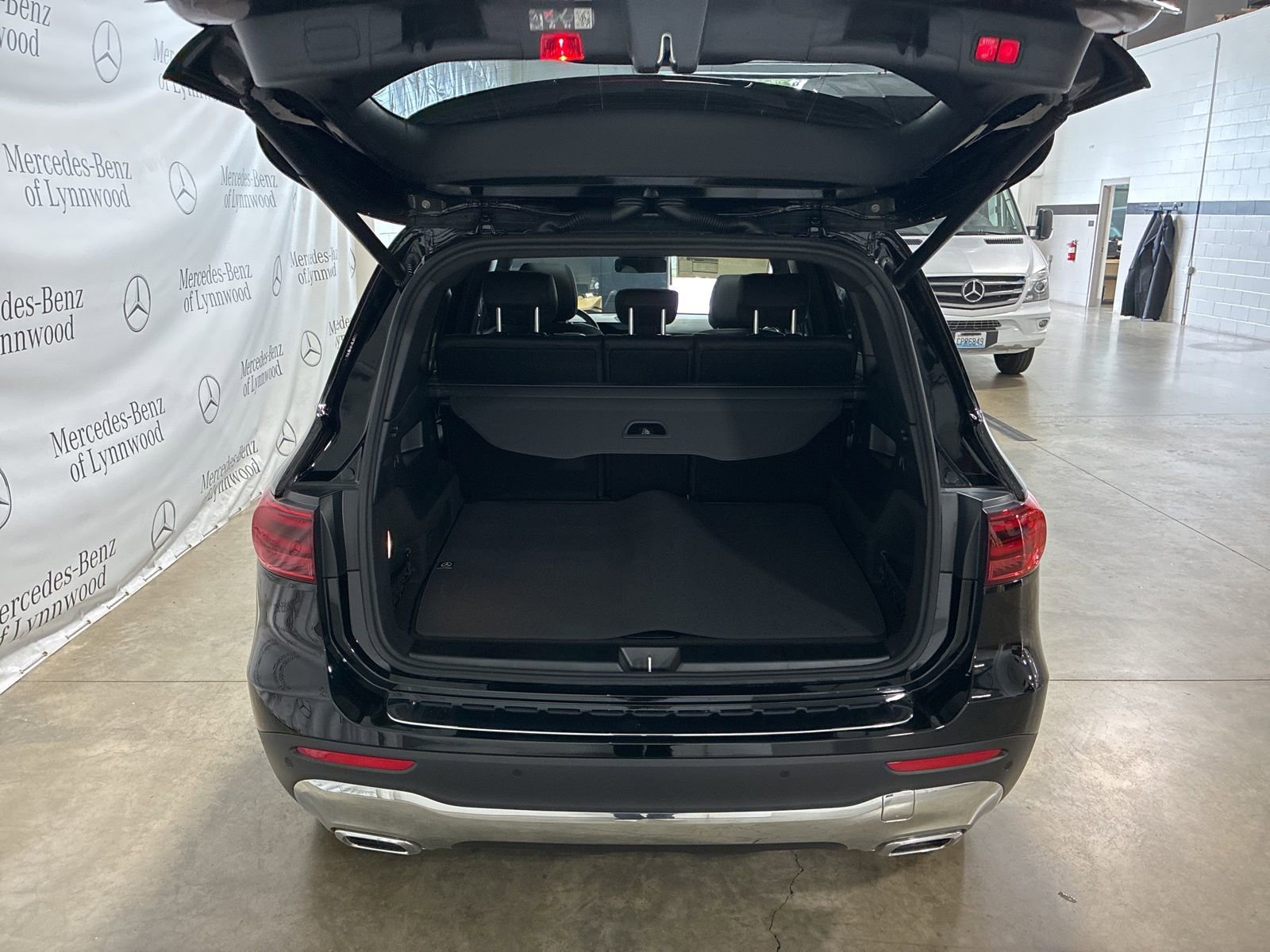 New 2025 Mercedes-Benz GLB 250 4MATIC image 5