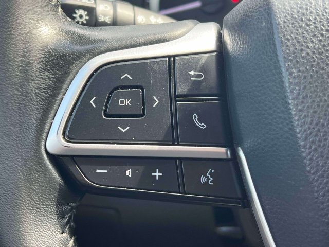Used 2023 Toyota Highlander XLE AWD/4WD image 27