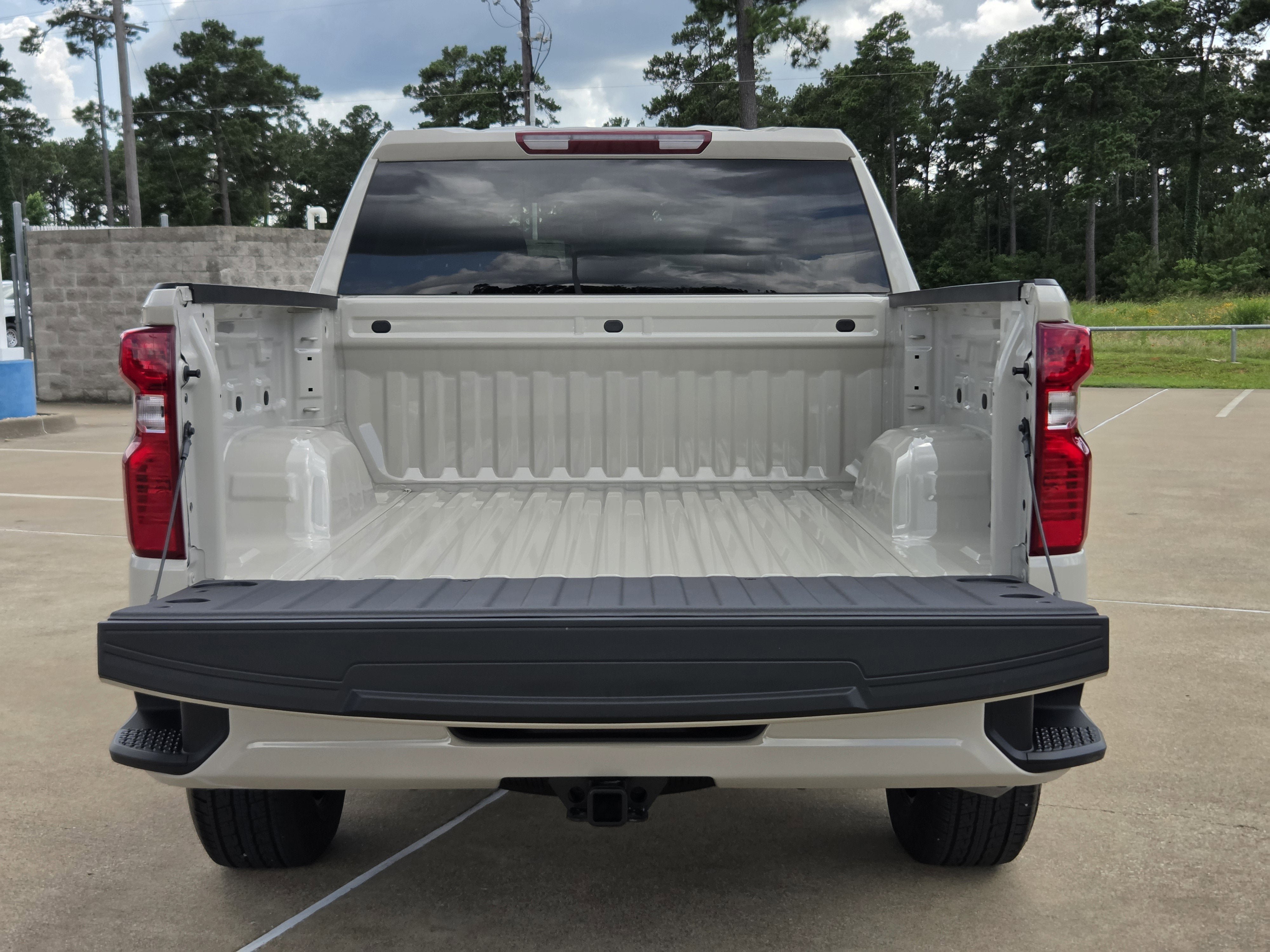 New 2026 Chevrolet Silverado 1500 Custom w/ LPO, Dark Essentials Package RWD image 8