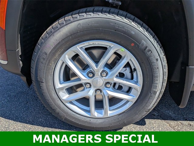 New 2025 Jeep Grand Cherokee L Laredo w/ Luxury Tech Group I image 32