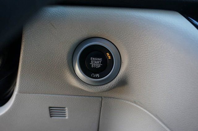 Used 2024 Chrysler Pacifica Touring-L image 20