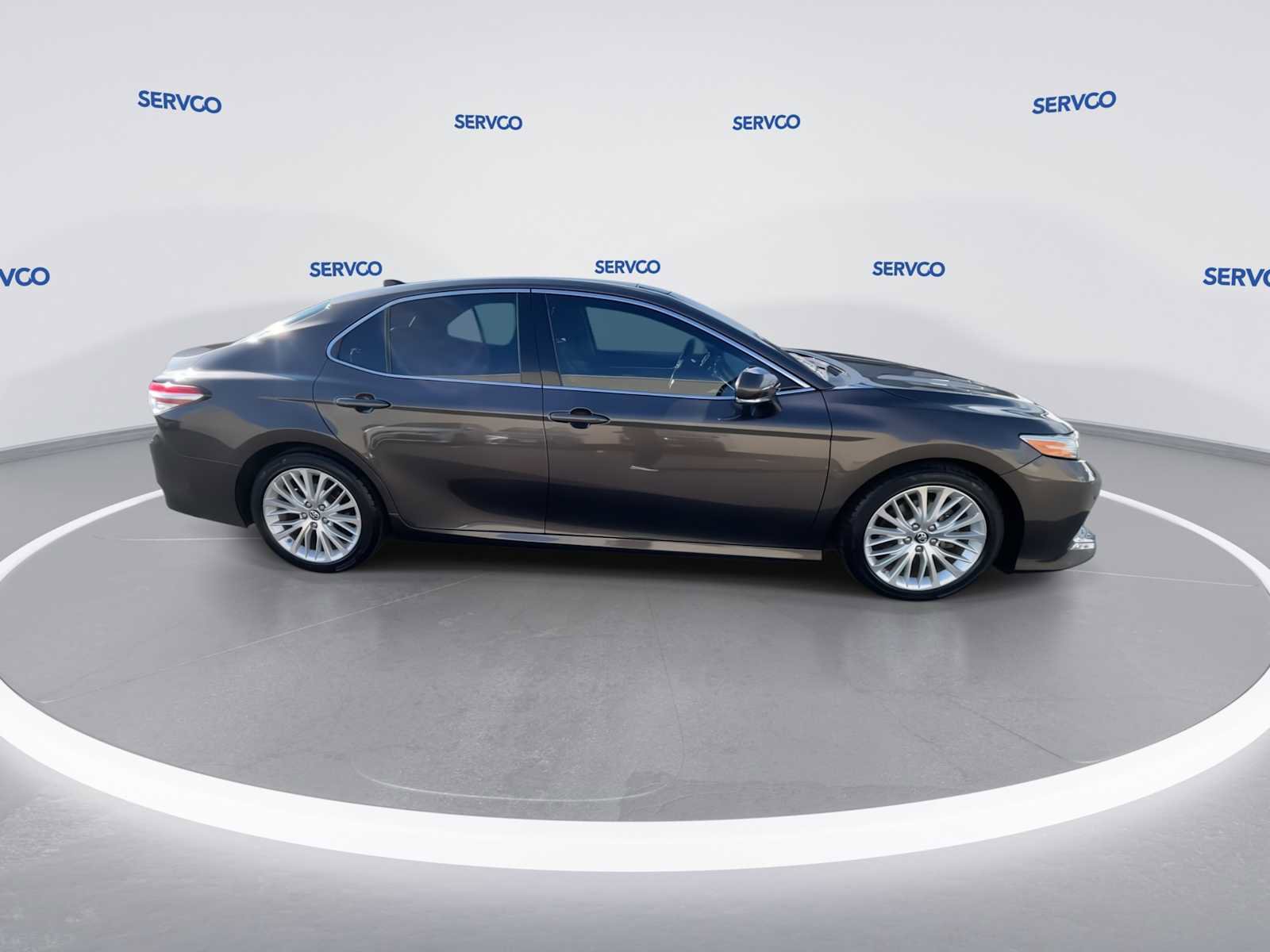 Used 2018 Toyota Camry XLE image 9