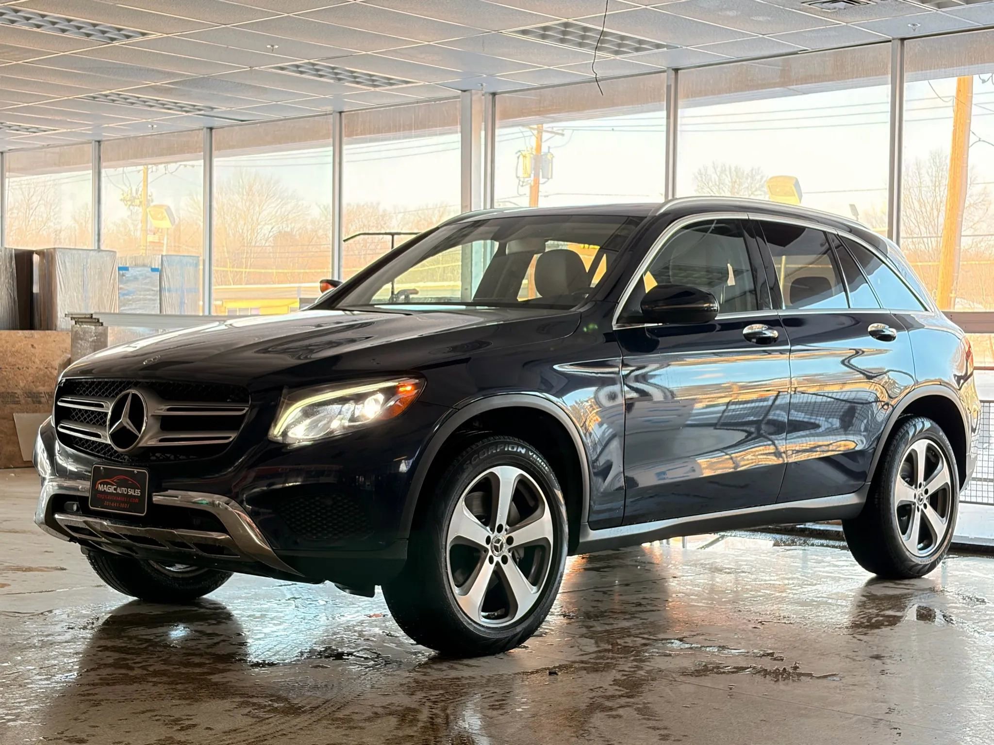 Used 2019 Mercedes-Benz GLC 300 4MATIC image 3