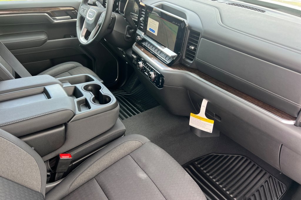 Used 2025 GMC Sierra 1500 Elevation image 12