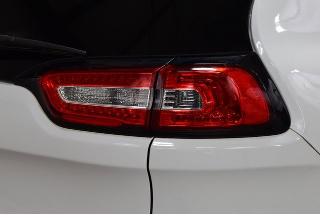 Used 2018 Jeep Cherokee Limited w/ Technology Group image 19