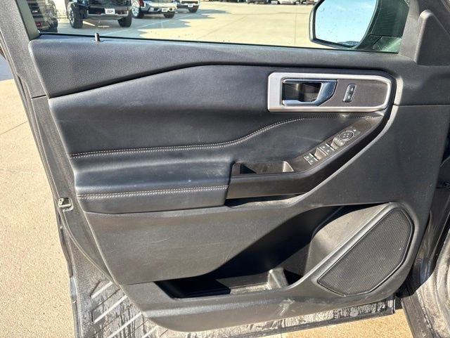 Used 2020 Ford Explorer XLT w/ Equipment Group 202A AWD/4WD image 12