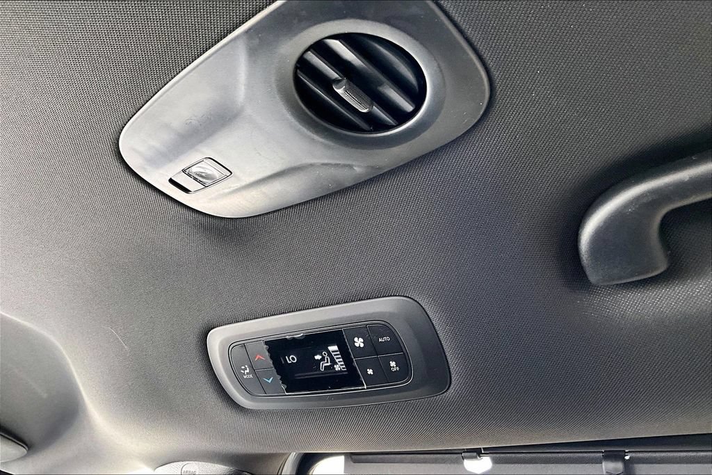 New 2027 Chrysler Pacifica Select FWD image 20