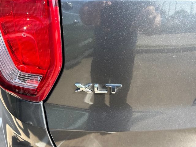 Used 2017 Ford Explorer XLT w/ Equipment Group 202A FWD image 4