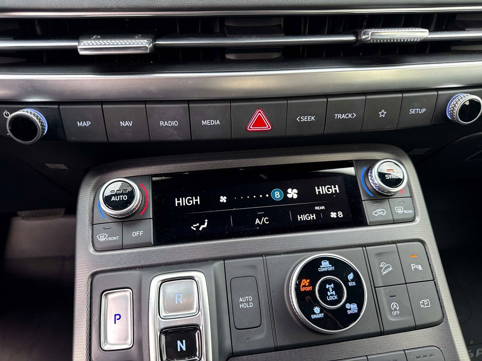 Used 2024 Hyundai Palisade Calligraphy image 25