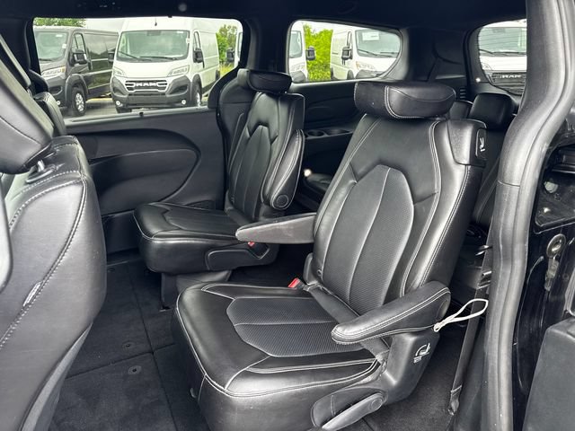 Certified 2025 Chrysler Pacifica Select FWD image 19