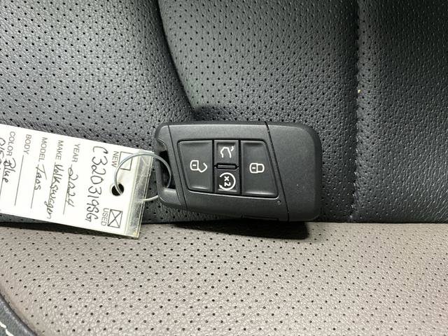 Used 2024 Volkswagen Taos SEL image 26