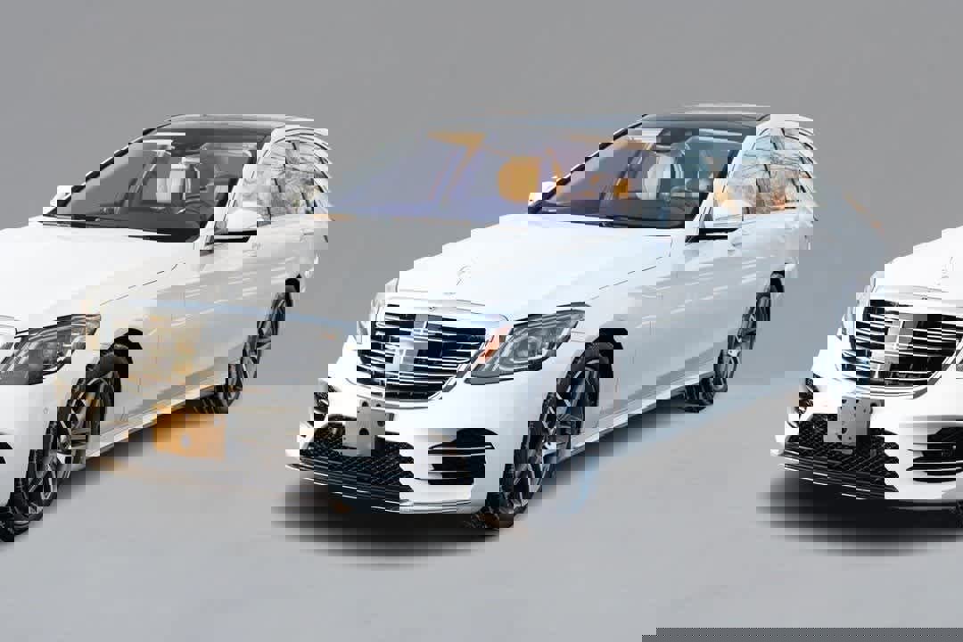 Used 2019 Mercedes-Benz S 560 4MATIC Sedan image 1