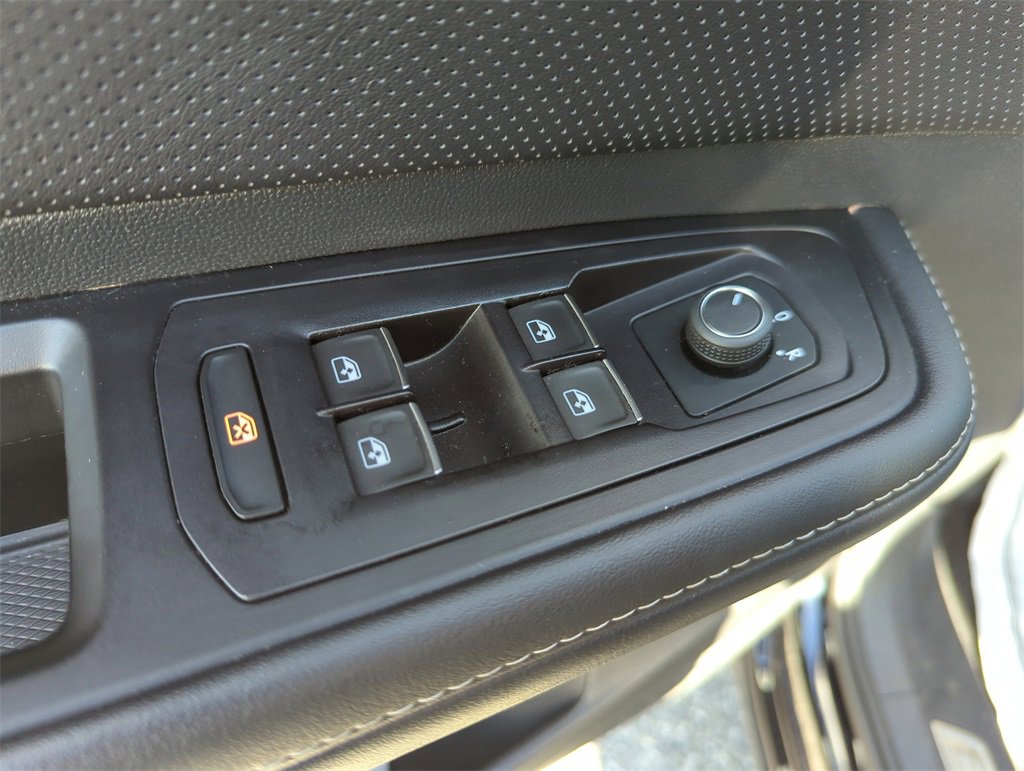 Used 2025 Volkswagen Atlas SE image 31