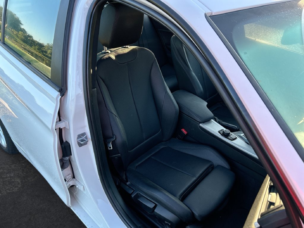 Used 2014 BMW 320i Sedan RWD image 29