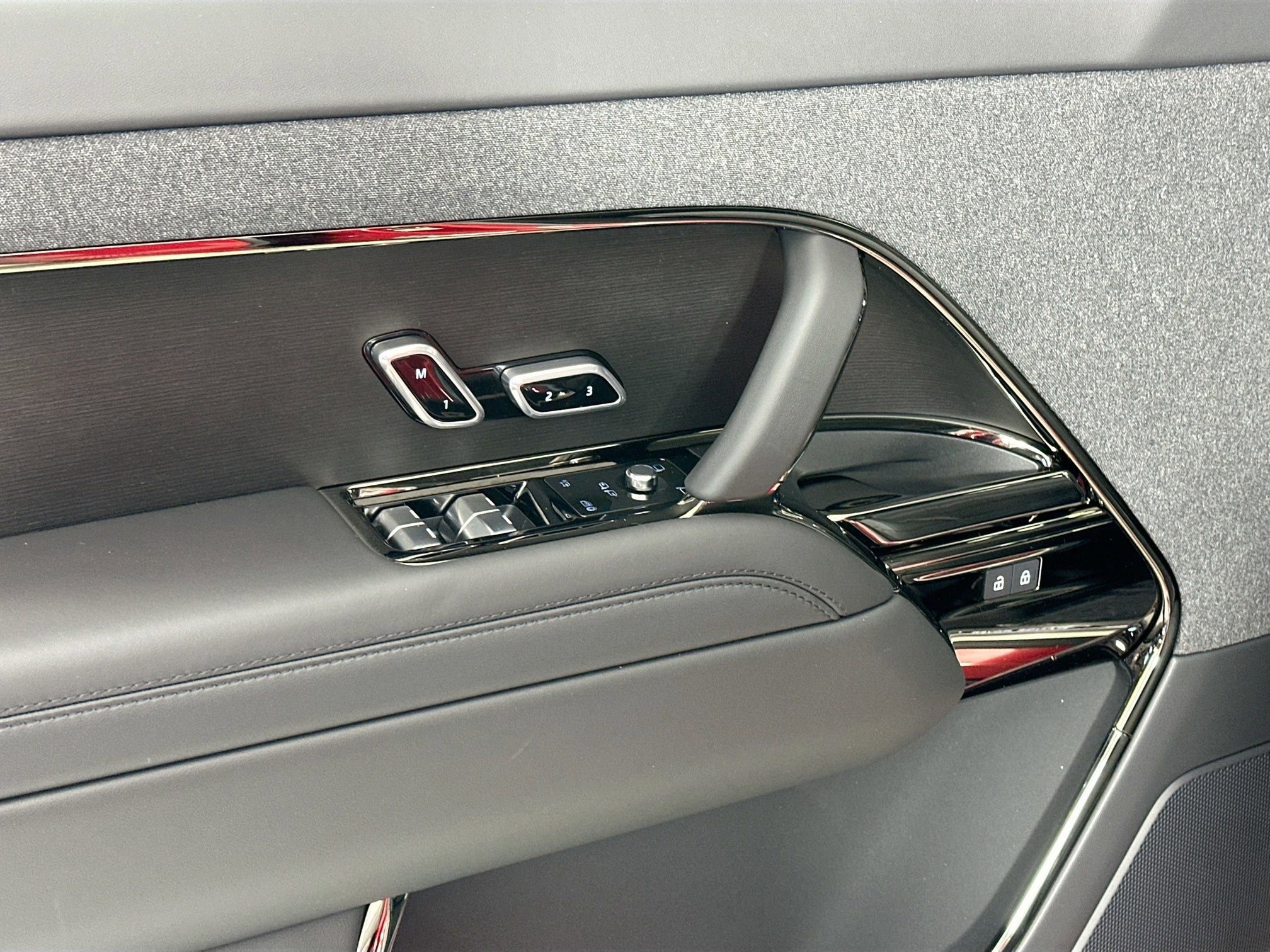 Used 2026 Land Rover Range Rover Sport SE image 15