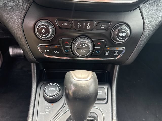 Used 2020 Jeep Cherokee High Altitude AWD/4WD image 18