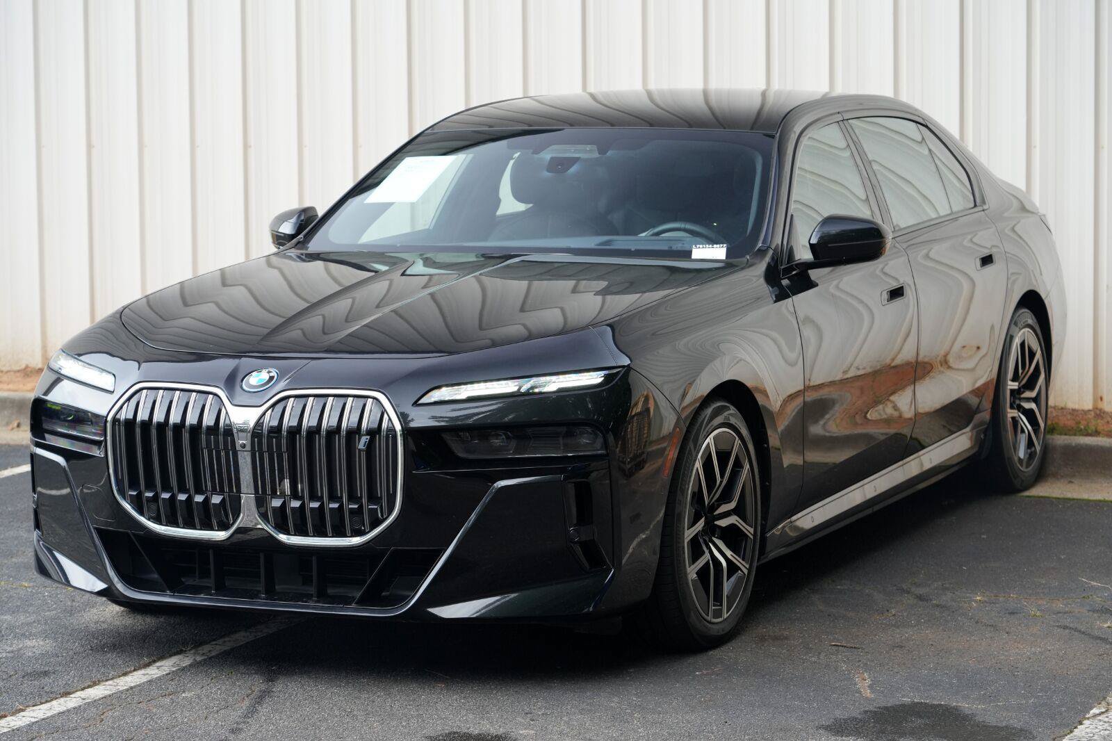 Used 2023 BMW i7 xDrive60 w/ Executive Package 2 AWD/4WD image 67