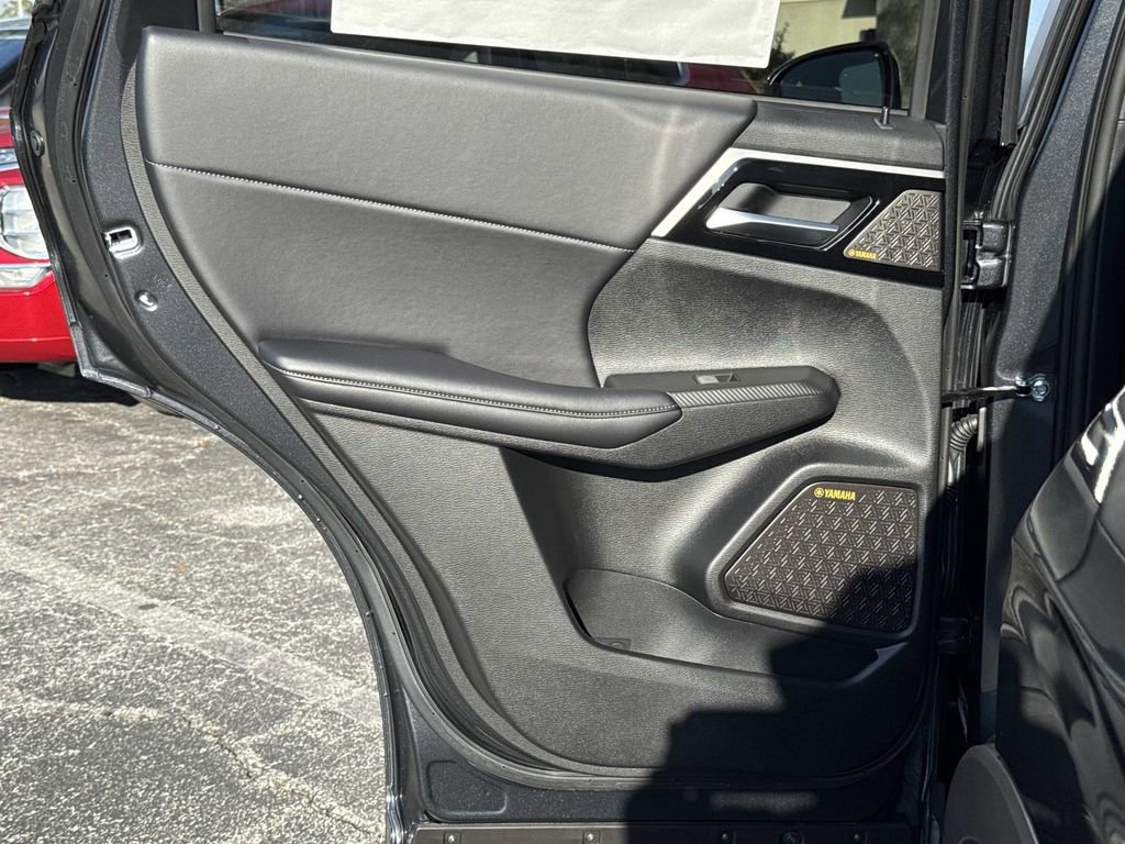 New 2026 Mitsubishi Outlander SE image 11