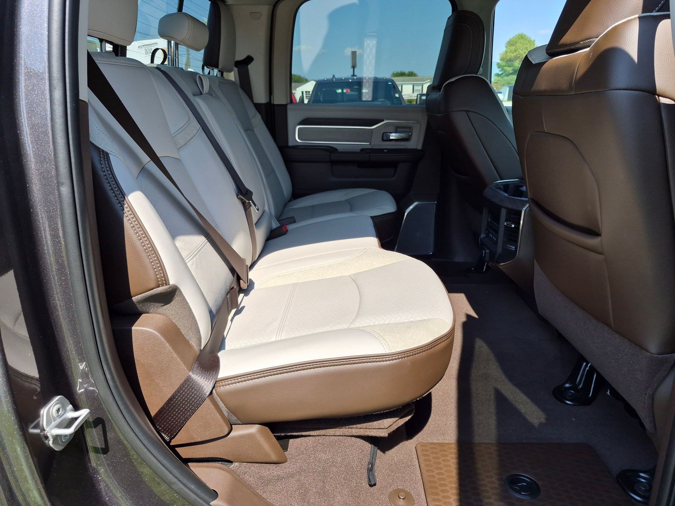 New 2026 RAM 2500 Laramie AWD/4WD image 22