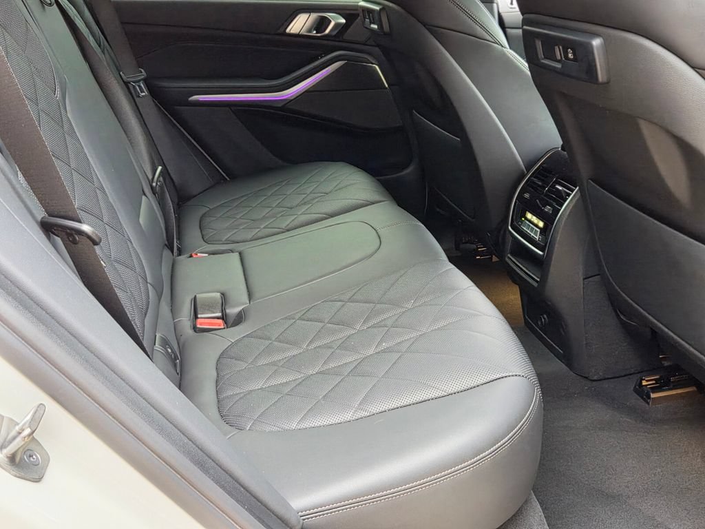 Used 2023 BMW X5 sDrive40i w/ M Sport Package RWD image 16