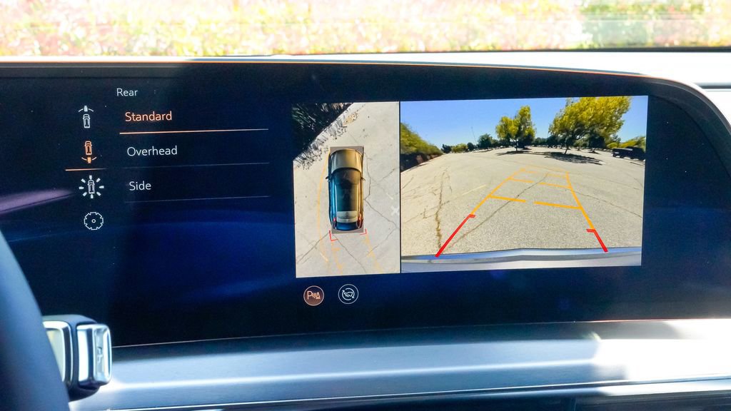 Used 2025 Cadillac Lyriq Luxury image 36