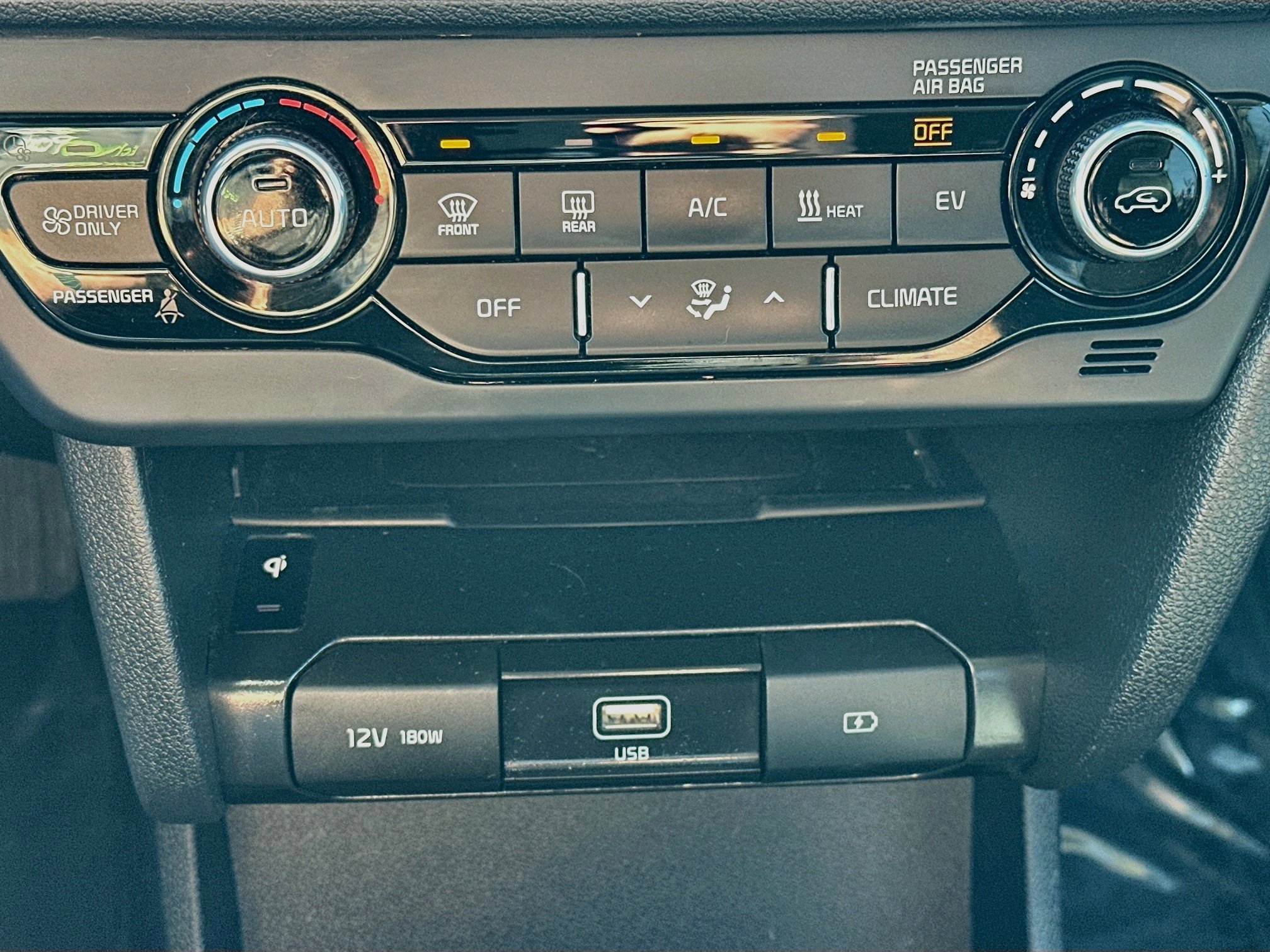 Used 2020 Kia Niro EX Premium w/ Cold Weather Package FWD image 23